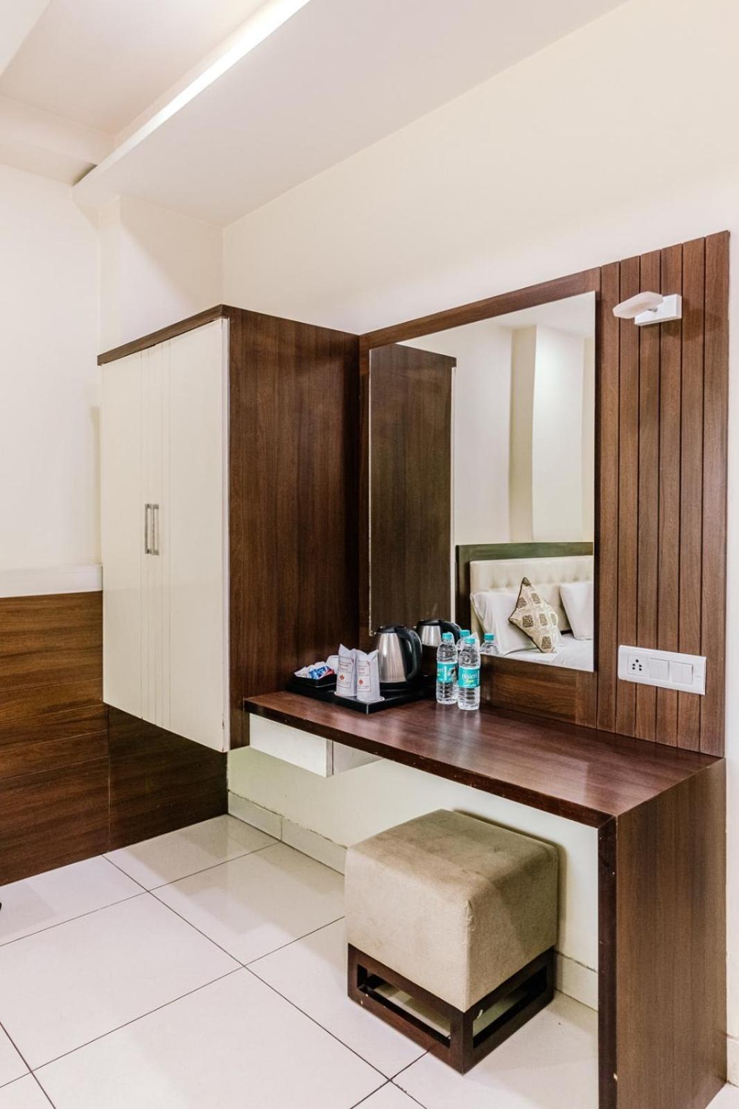 Hotel Fortune Plaza Аджмер Экстерьер фото